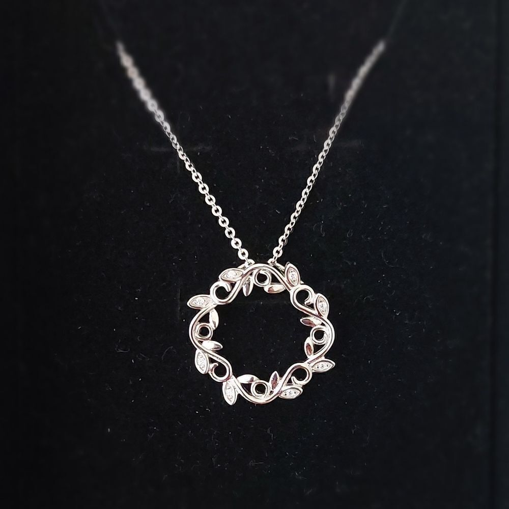 925 Sterling Silver Wreath Necklace